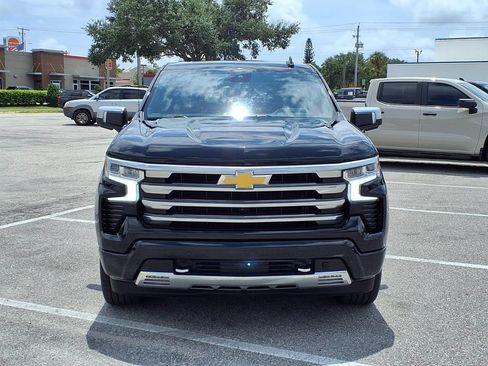 Used 2024 Chevrolet Silverado 1500 High Country w/ Technology Package AWD/4WD image 2