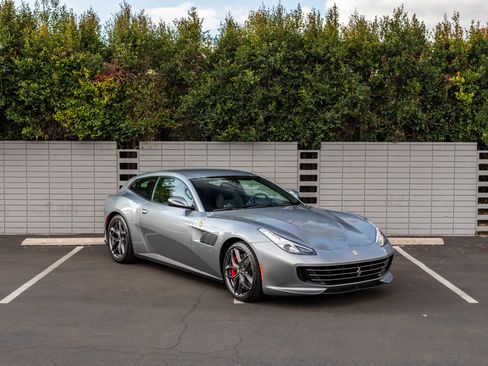 Used 2018 Ferrari GTC4Lusso T RWD image 11