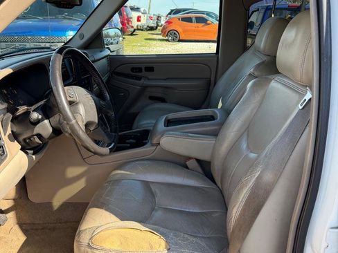 Used 2005 Chevrolet Suburban Z71 w/ Preferred Equipment Group image 5