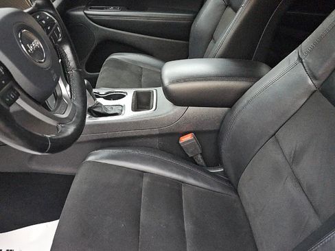 Used 2020 Jeep Grand Cherokee Altitude AWD/4WD image 13
