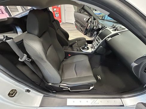 Used 2006 Nissan 350Z Coupe w/ (N93) Cargo Convenience Pkg RWD image 29