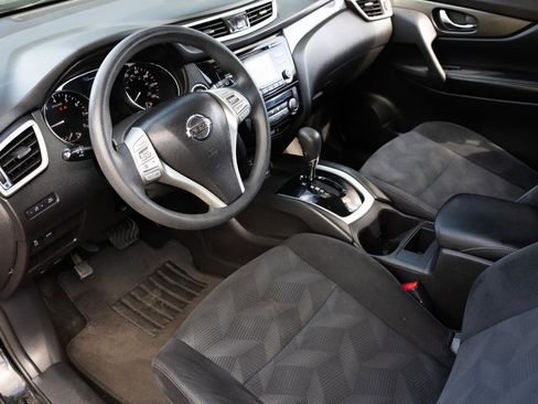 Used 2014 Nissan Rogue SV image 4