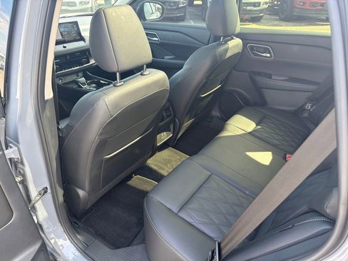 Used 2024 Nissan Rogue Platinum AWD/4WD image 7