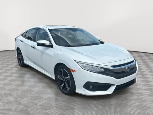 Used 2017 Honda Civic Touring image 4
