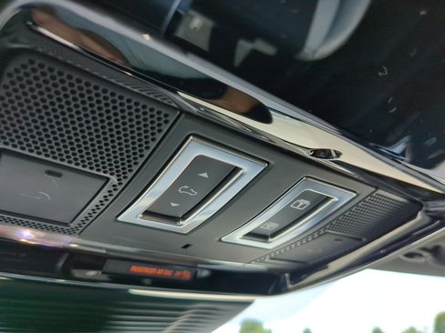 New 2026 Land Rover Range Rover Velar Dynamic SE image 19