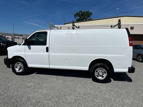 Used 2017 Chevrolet Express 2500 RWD image 15