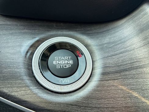 Used 2022 Jeep Grand Cherokee Limited image 12