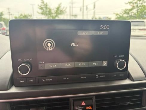 Used 2025 Honda Pilot Sport image 22