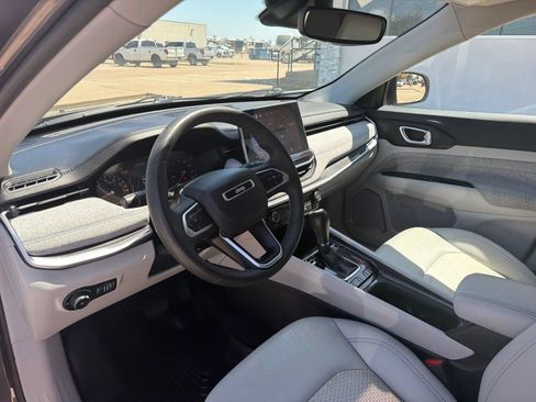 Used 2022 Jeep Compass Latitude FWD image 9