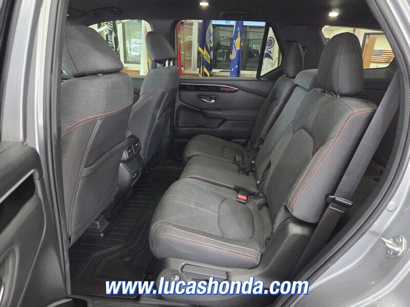 Used 2024 Honda Pilot Sport image 8