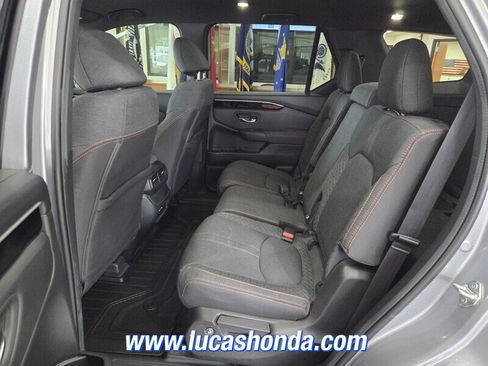 Used 2024 Honda Pilot Sport image 8
