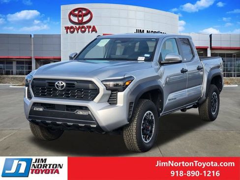 Used 2024 Toyota Tacoma TRD Off-Road image 3