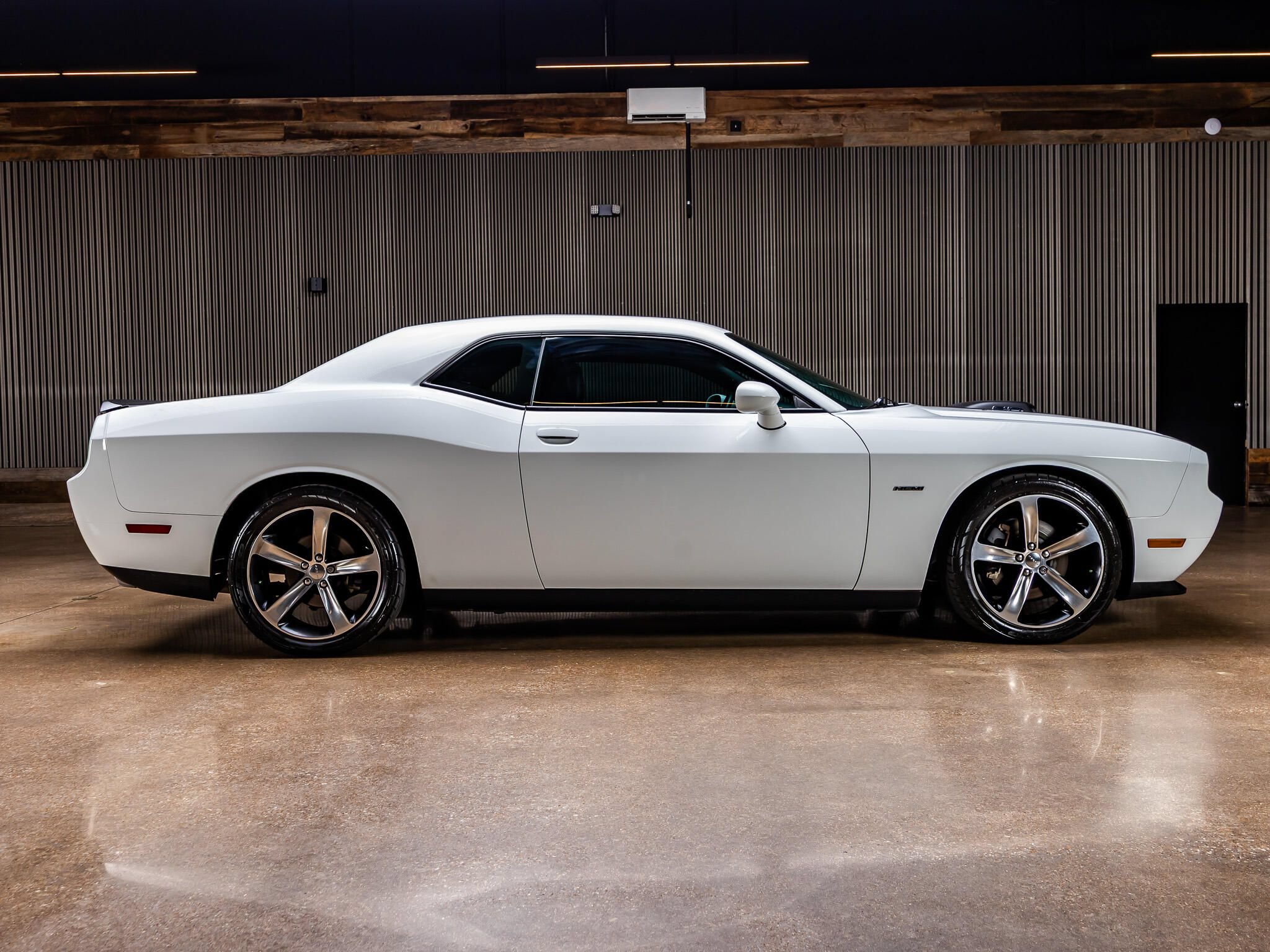 Used 2014 Dodge Challenger R/T RWD image 10
