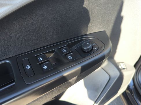 Certified 2022 Volkswagen Taos S image 13