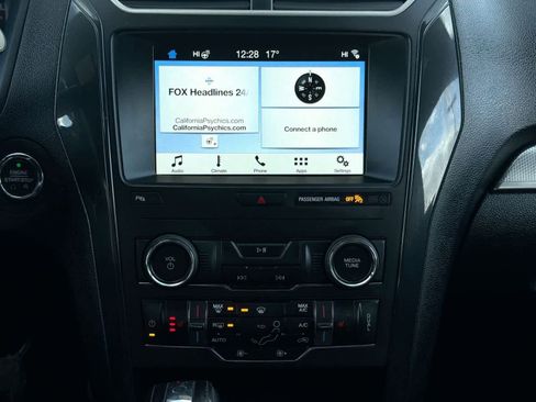 Used 2018 Ford Explorer XLT w/ Equipment Group 202A image 28