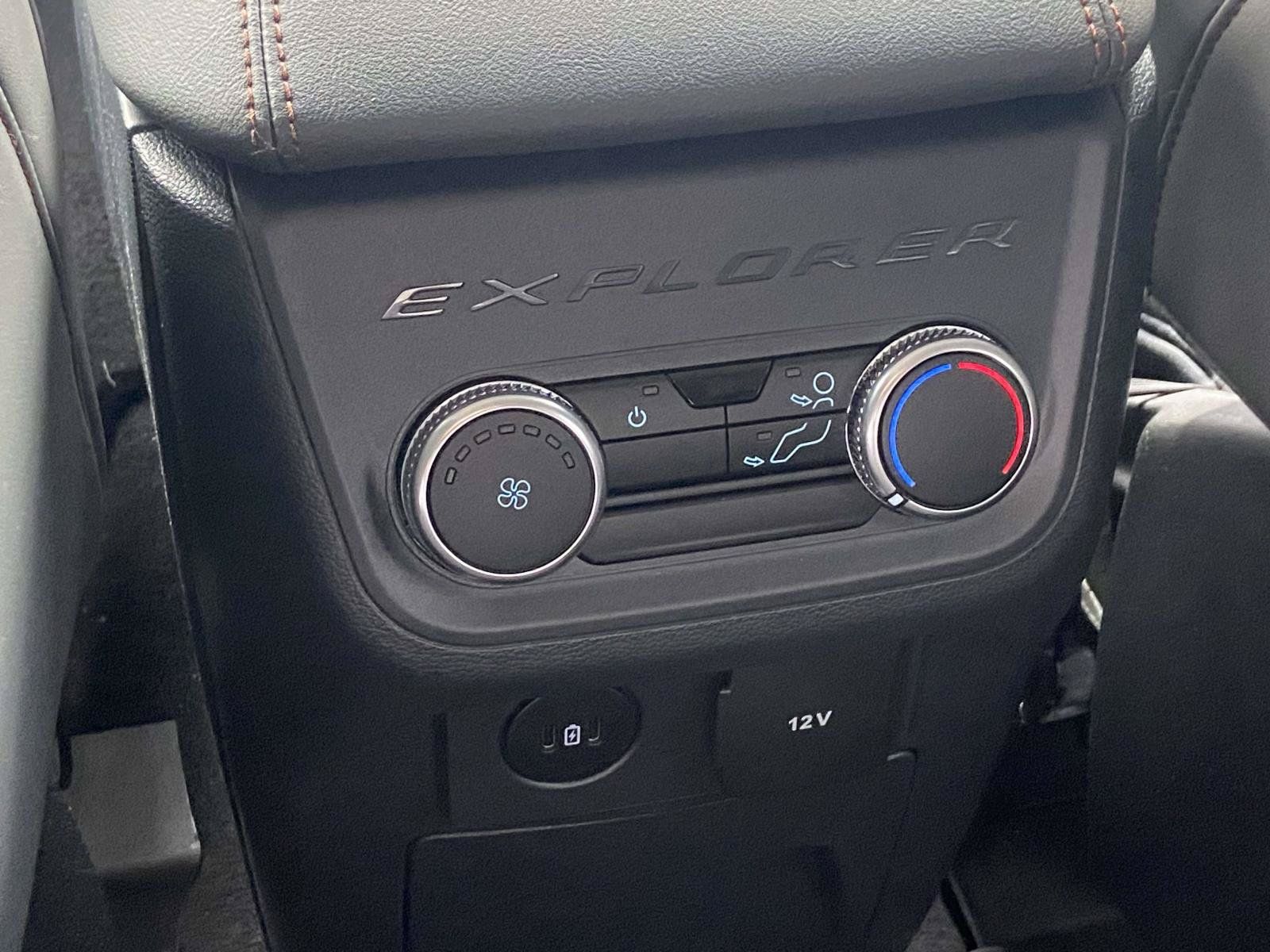 Used 2025 Ford Explorer Active w/ Active Comfort Package RWD image 15