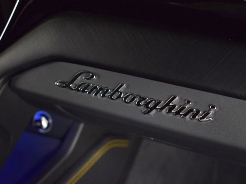 Used 2023 Lamborghini Urus S image 25