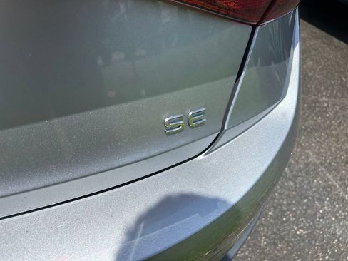 Used 2025 Volkswagen Jetta SE FWD image 11