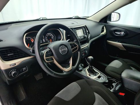 Used 2017 Jeep Cherokee Sport image 11