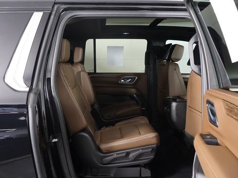 Used 2024 Chevrolet Suburban High Country w/ Advanced Technology Package AWD/4WD image 39