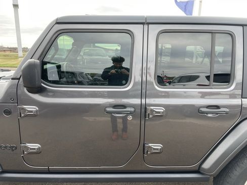 Used 2021 Jeep Wrangler Unlimited Sport image 23