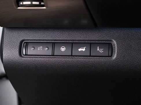 Used 2025 Nissan Pathfinder Platinum w/ Black Appearance Package AWD/4WD image 23