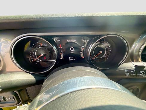 Used 2022 Jeep Wrangler Unlimited Sahara w/ Cold Weather Group AWD/4WD image 36