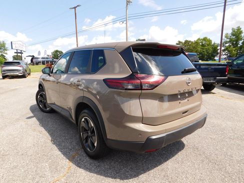 Used 2025 Nissan Rogue SV FWD image 7