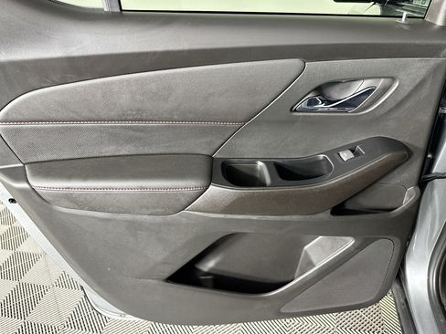 Used 2024 Chevrolet Traverse RS image 44