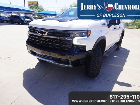 Used 2025 Chevrolet Silverado 1500 ZR2 w/ Technology Package AWD/4WD image 2