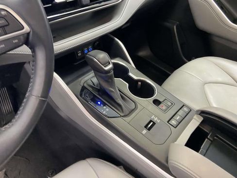 Used 2022 Toyota Highlander XLE image 20