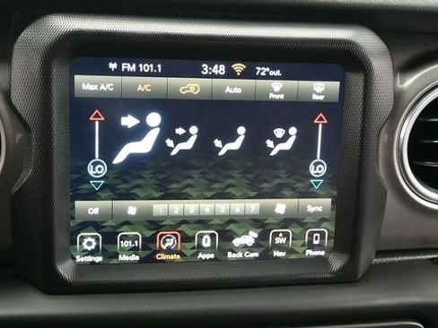 Used 2018 Jeep Wrangler Unlimited Sahara AWD/4WD image 19