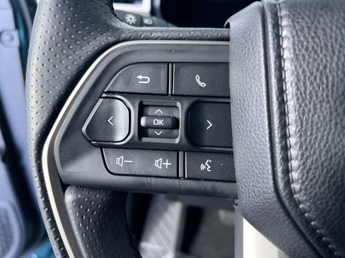 Used 2025 Toyota 4Runner TRD Off-Road Premium AWD/4WD image 16