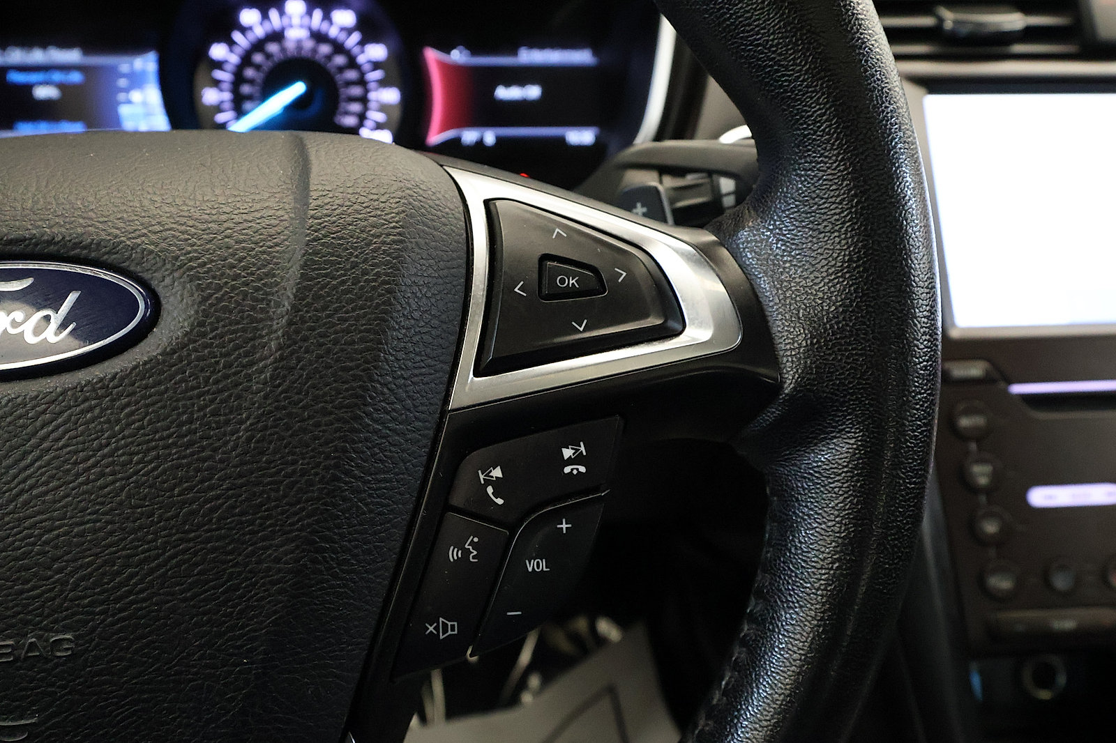 Used 2020 Ford Fusion Titanium FWD image 28