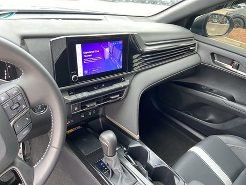 Used 2025 Toyota Camry SE FWD image 23