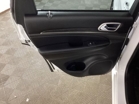 Used 2018 Jeep Grand Cherokee High Altitude AWD/4WD image 14