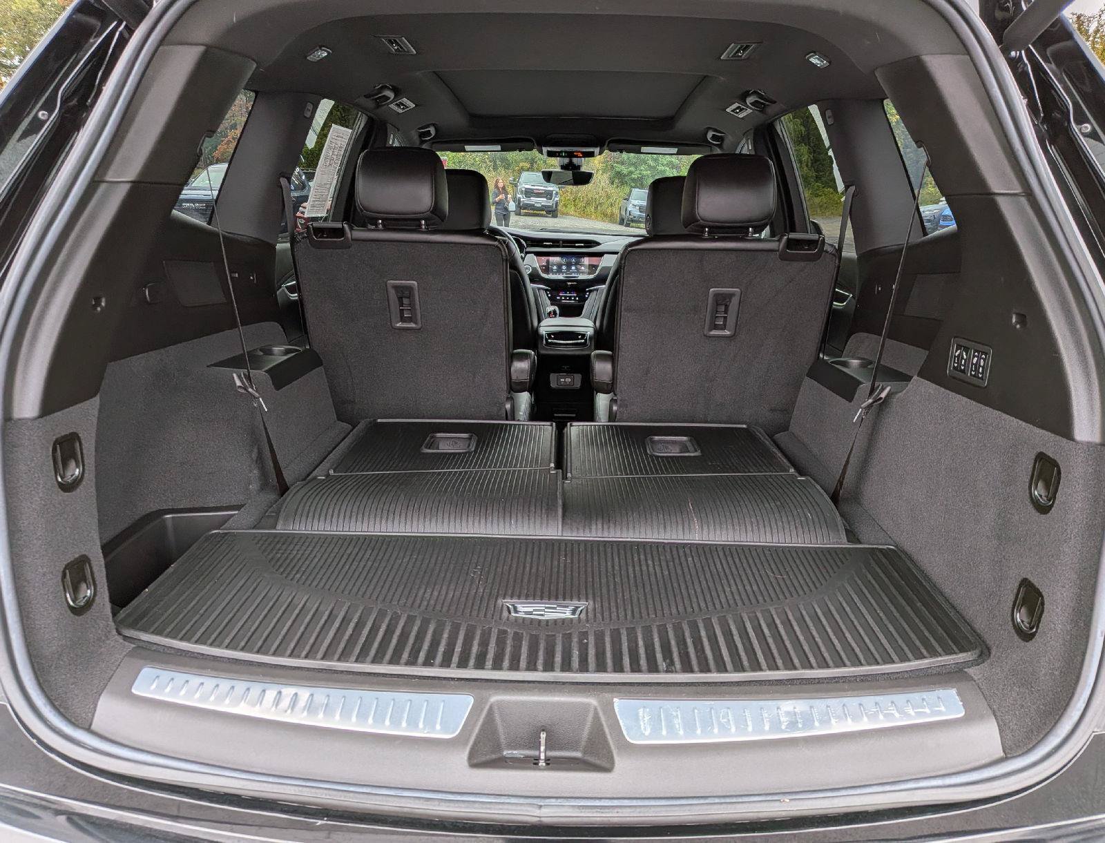 Used 2024 Cadillac XT6 Sport w/ Technology Package AWD/4WD image 10