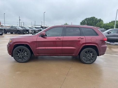 Used 2019 Jeep Grand Cherokee Altitude image 4
