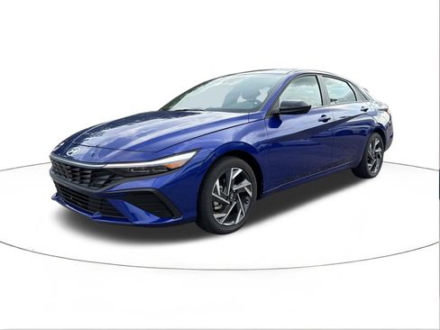 Used 2025 Hyundai Elantra Sport FWD image 7
