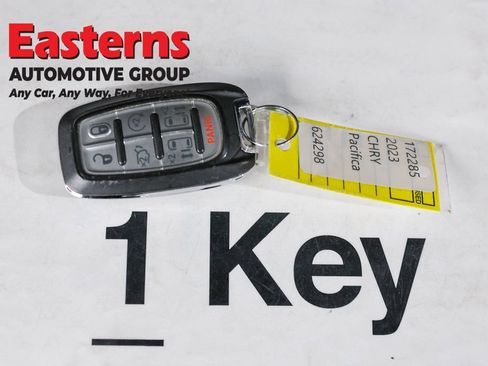 Used 2023 Chrysler Pacifica Touring-L FWD image 25
