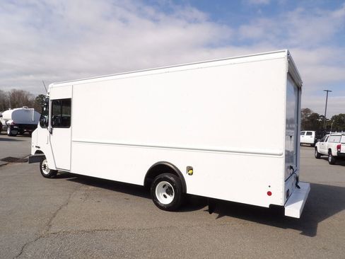 Used 2014 Ford E-350 and Econoline 350 Super Duty w/ A/C Prep Package image 4