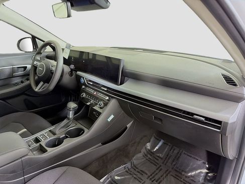 Used 2025 Hyundai Sonata SE FWD image 28
