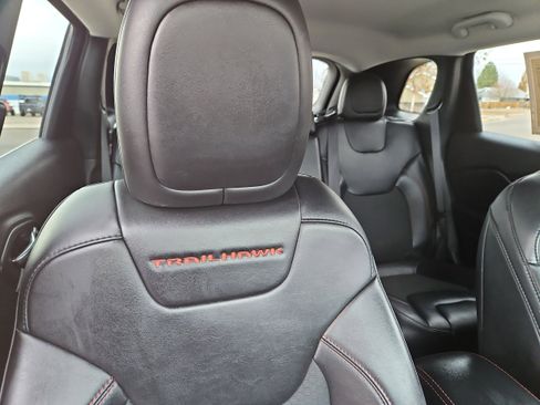 Used 2021 Jeep Cherokee Trailhawk image 14