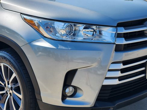 Used 2017 Toyota Highlander XLE AWD/4WD image 6