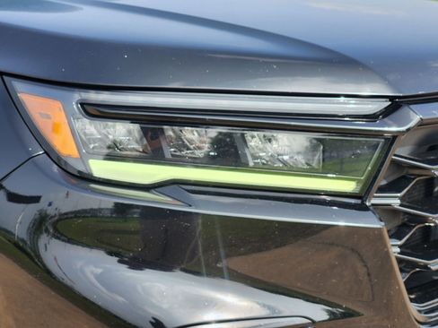 Used 2023 Honda Pilot TrailSport image 11