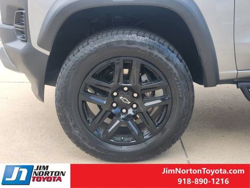 Used 2025 Chevrolet Colorado Trail Boss AWD/4WD image 13