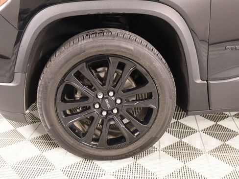 Used 2023 GMC Acadia SLE w/ Driver Convenience Package FWD image 18