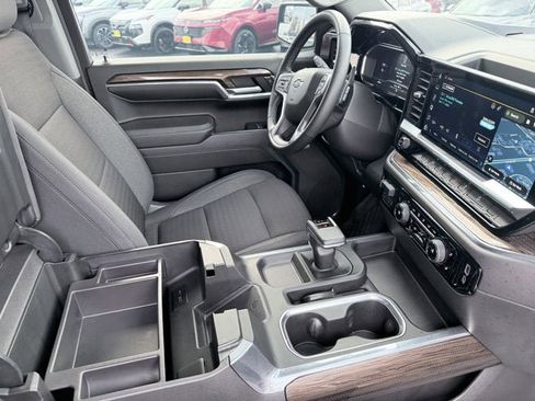 Used 2024 Chevrolet Silverado 1500 LT Trail Boss w/ Convenience Package II image 20