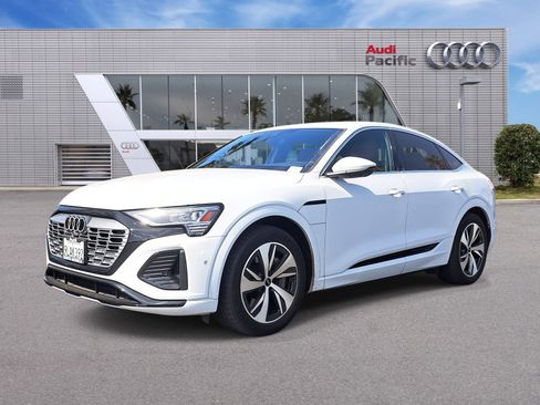 Used 2024 Audi Q8 e-tron Premium Plus image 1