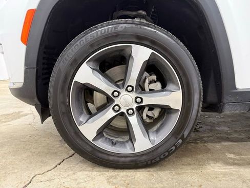 Used 2023 Jeep Grand Cherokee L Limited image 31